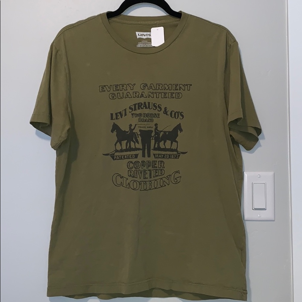 NWT •  Levi's Graphic T-Shirt •  Men's